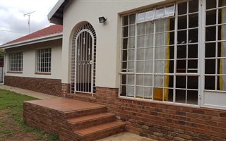 3 Bedroom House in Waterkloof Glen