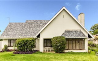 4 Bedroom House in Woodside