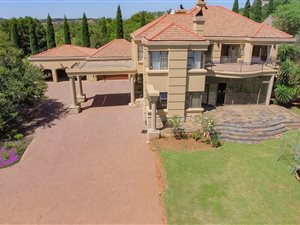 6 Bedroom House in Cornwall Hill
