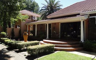 11 Bedroom House in Westdene