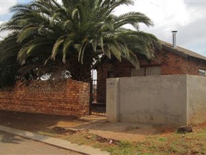 2 Bed House in Tsakane