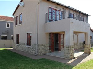 3 Bed Duplex in Blue Hills