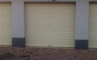 2 Bedroom Apartment in Mooikloof Ridge