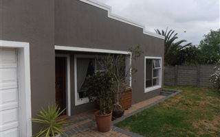 3 Bedroom House in Protea Heights