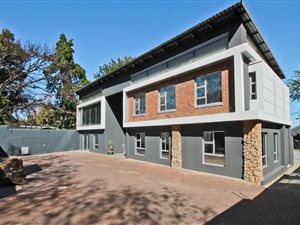 1115 m² Commercial space in Parktown North