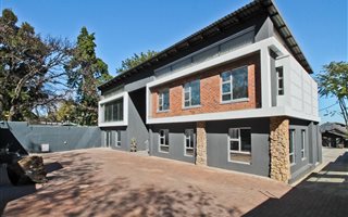 1115 m² Commercial space in Parktown North