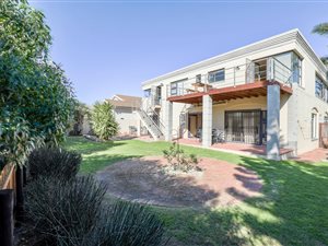 5 Bed House in Greenways Golf Estate
