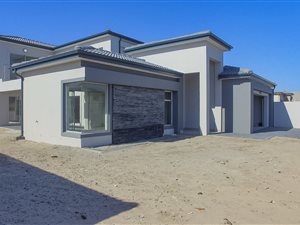 4 Bedroom House in Parklands North