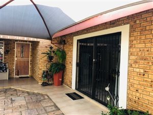 6 Bed House in Bo Dorp