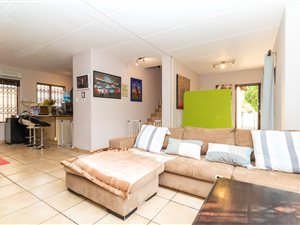 3 Bed Townhouse in Bloubosrand