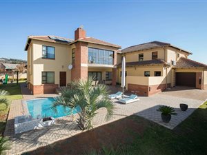 5 Bedroom House in Rietvlei Heights Country Estate