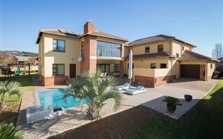 5 Bedroom House in Rietvlei Heights Country Estate