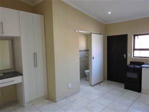 Bachelor apartment in Bredell AH
