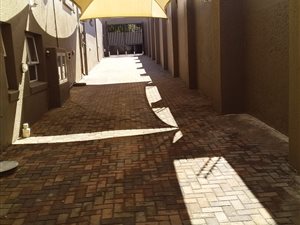 1 Bed Garden Cottage in Cyrildene