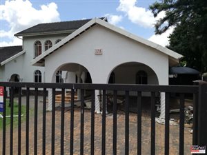 4 Bed House in Florauna