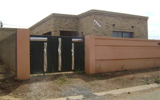 3 Bedroom House in Lakeside
