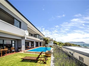 8 Bedroom House in Murdock Valley