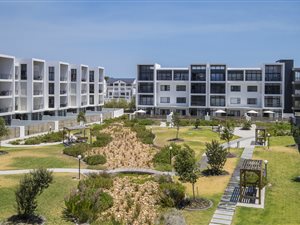 3 Bed Apartment in Paardevlei
