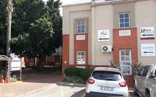 166 m² Commercial space in Lynnwood Glen