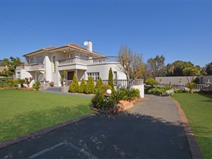 5 Bed House in Bramley