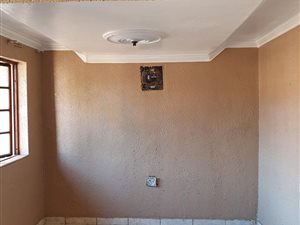 2 Bed House in Tembisa