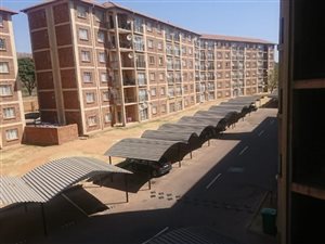 1 Bed Flat in Karen Park