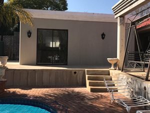 1 Bed Garden Cottage in Emmarentia