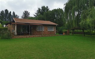 2 Bedroom Garden Cottage in President Park