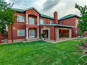 4 Bedroom House in Rietvalleirand