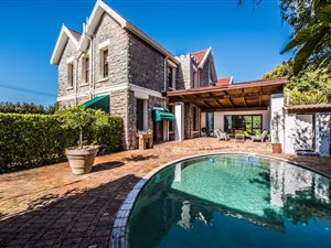 6 Bed House in Claremont