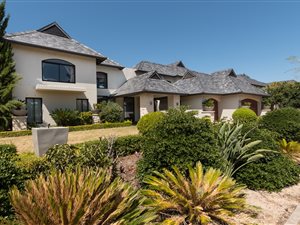 4 Bed House in Pearl Valley