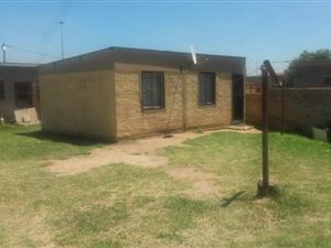 1 Bedroom House in Bophelong