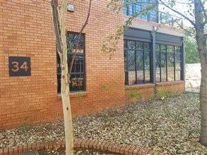 89 m² Commercial space in Die Hoewes