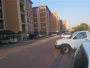 2 Bed Flat in Karen Park