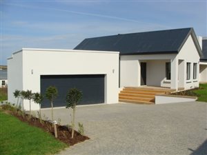4 Bed House in Kingswood Golf Estate