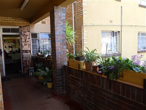 2 Bed Apartment in Troyeville