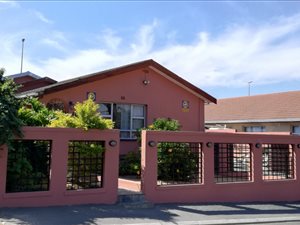 6 Bed House in Tennantville