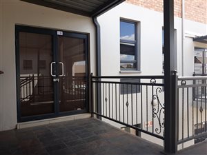 128 m² Commercial space in Silver Lakes