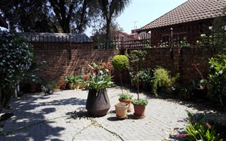 2 Bedroom Simplex in Weavind Park