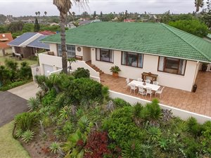 4 Bedroom House in Gonubie
