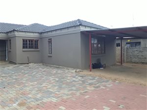 4 Bed House in Ivy Park
