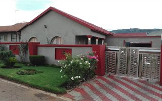 4 Bedroom House in Zakariyya Park