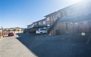 2 Bedroom Townhouse in Meredale