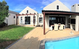 3 Bedroom House in Kelderhof Country Village