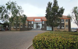 243 m² Office Space in Fourways