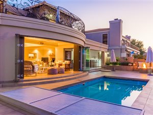 5 Bed House in Club Milos