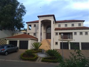 4 Bed House in Waterkloof Ridge