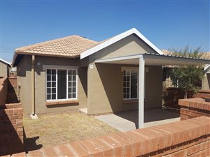 3 Bed Townhouse in Die Hoewes