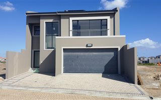 4 Bedroom House in Parklands North