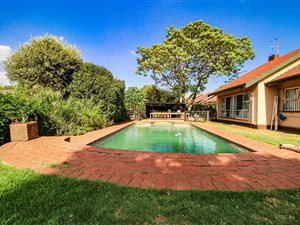 4 Bed House in Edelweiss